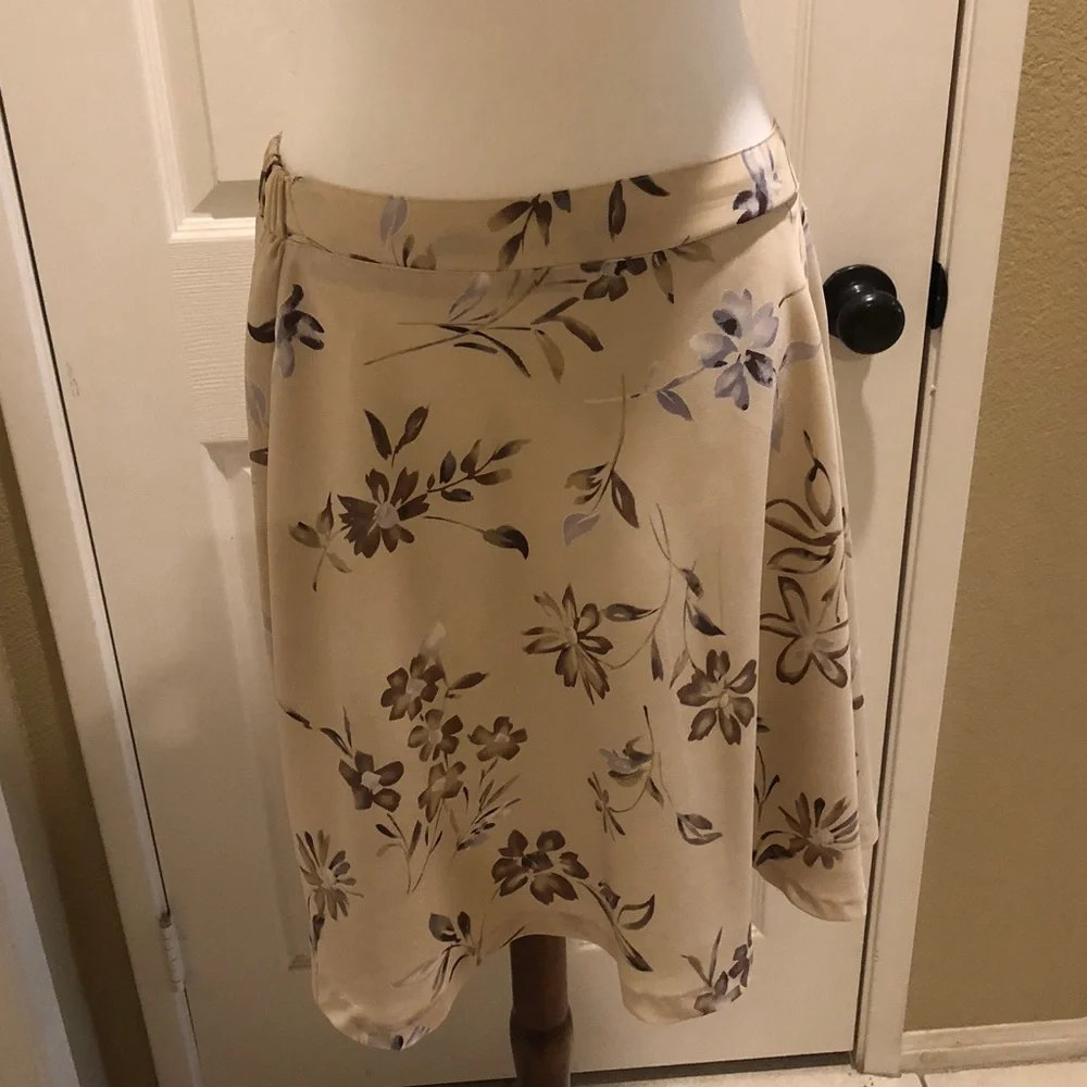 Cute Halo skirt in EUC